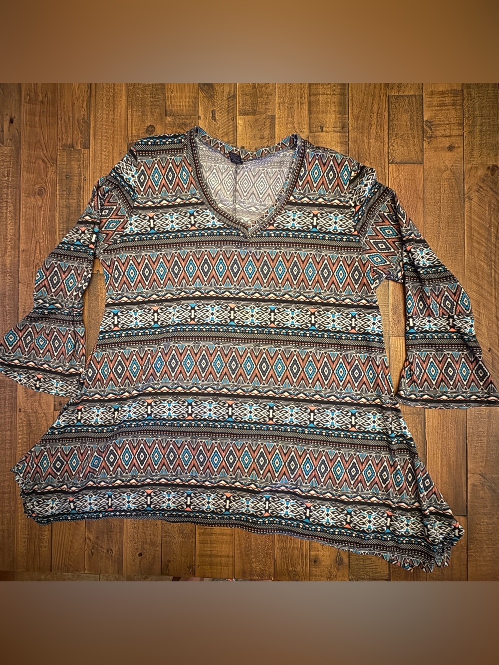 WinWin Geometric/Tribal-Inspired Print Flare Sleeve Tunic – 2XL/3XL